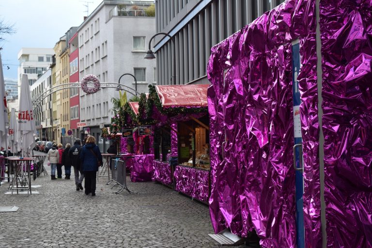 Рождественская ярмарка Кёльна Christmas Avenue – «розовая» и «фиолетовая» (Weihnachtsmarkt Weihnachtsallee)