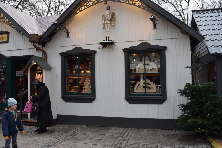 Pождественская ярмарка Кельна Markt der Engel — рынок ангелов (Weihnachtsmarkt auf dem Neumarkt)