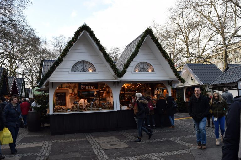 Pождественская ярмарка Кельна Markt der Engel — рынок ангелов (Weihnachtsmarkt auf dem Neumarkt)