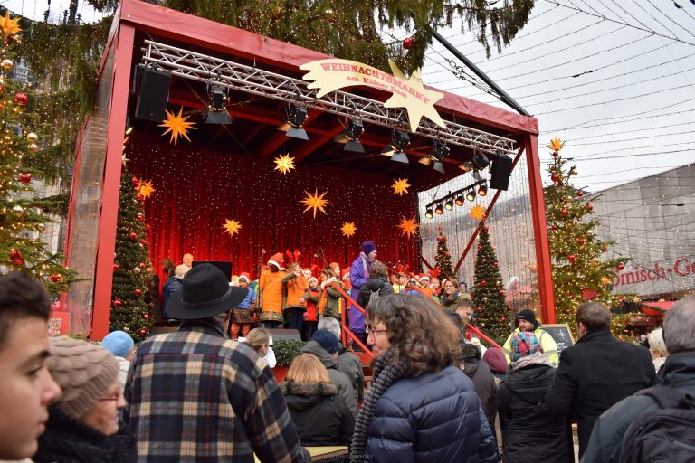 Главная рождественская ярмарка Кельна возле Кафедрального собора (Weihnachtsmarkt am Kölner Dom)