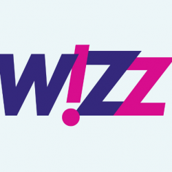 логотип wizzair на голубом фоне